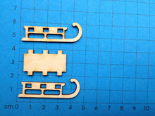 Lade das Bild in den Galerie-Viewer, Schlitten aus Holz klein
