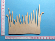 Lade das Bild in den Galerie-Viewer, Wiese 14cm aus Holz Wiese aus Holz, Holzkunst, Basteln mit Holz für Kinder, Holzideen , Basteln mit Holz, Holz bemalen Acryl, Gras aus Holz, Holzteile bemalen, Holz bemalen, Garten aus Holz, Holzteile, Basteln mit Holz, BAH 3914