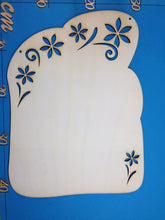 Lade das Bild in den Galerie-Viewer, Schild mit augeschnittenen Blumen breit aus Holz Schild zur Hochzeit basteln, Türschild, Holz bemalen, Schild fürs Kinderzimmer, Basteln mit Holz, Basteln mit Holz für Kinder, Schilder zum Basteln, Holzideen , Schild zum Geburtstag, Schild zur Geburt, Schilder aus Holz, Schild zur Taufe, Schilder für den Eingang, RYH 1540