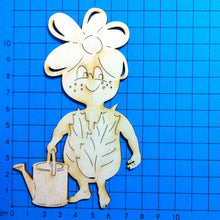 Lade das Bild in den Galerie-Viewer, Blumenkind mit Gießkanne aus Holz