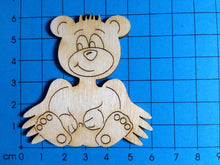 Lade das Bild in den Galerie-Viewer, Schutzengelteddy sitzend aus Holz