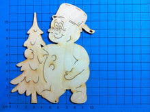 Lade das Bild in den Galerie-Viewer, Schneemann mit Topf und Baum aus Holz