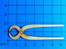 Lade das Bild in den Galerie-Viewer, Beißzange aus Holz