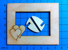 Lade das Bild in den Galerie-Viewer, Rahmen mit Herz aus Holz