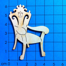 Lade das Bild in den Galerie-Viewer, Thron aus Holz