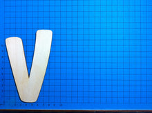 Lade das Bild in den Galerie-Viewer, Buchstaben in 12cm aus Holz