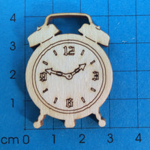 Lade das Bild in den Galerie-Viewer, Wecker aus Holz