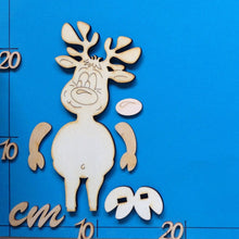 Lade das Bild in den Galerie-Viewer, Rentier als Standfigur aus Holz