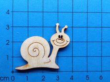 Lade das Bild in den Galerie-Viewer, Schnecke lustig aus Holz