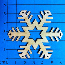 Lade das Bild in den Galerie-Viewer, Eiskristall aus Holz