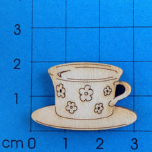 Lade das Bild in den Galerie-Viewer, Kaffetasse mit Blümchen aus Holz