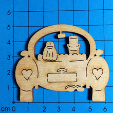 Lade das Bild in den Galerie-Viewer, Hochzeitsauto aus Holz