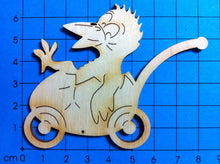 Lade das Bild in den Galerie-Viewer, Rabe im Kinderwagen aus Holz