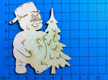 Lade das Bild in den Galerie-Viewer, Schneemann mit Topf und Baum aus Holz