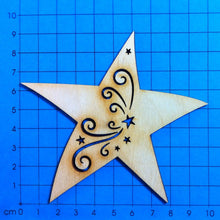 Lade das Bild in den Galerie-Viewer, Stern mit Tribal aus Holz