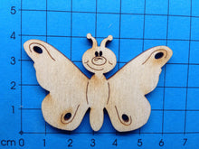 Lade das Bild in den Galerie-Viewer, Schmetterling lustig aus Holz