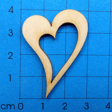 Lade das Bild in den Galerie-Viewer, Herz modern mit Ausschnitt aus Holz