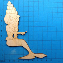 Lade das Bild in den Galerie-Viewer, Meerjungfrau aus Holz