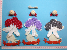 Lade das Bild in den Galerie-Viewer, Gockel aus Filz nähen mit Kindern einfach, basteln zu Ostern mit Kindern, Osterdeko selbst gestalten, Bastelideen für Ostern, Gockel aus Filz zum Nähen, Osterstrauch gestalten, Küken aus Filz, Bastelset zum Nähen, Ostereier gestalten, Ostergeschenk selber basteln, basteln für Osterdeko, Osterbasteln einfach mit Kindern, Osterdekoration aus Filz gestalten, KKF 9211SB