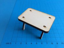 Lade das Bild in den Galerie-Viewer, Tisch aus Holz