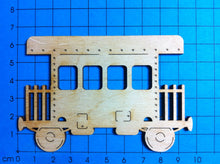 Lade das Bild in den Galerie-Viewer, Personenwagen aus Holz