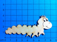 Lade das Bild in den Galerie-Viewer, Raupe aus Holz