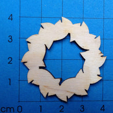 Lade das Bild in den Galerie-Viewer, Türkranz aus Holz