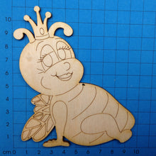 Lade das Bild in den Galerie-Viewer, Biene als Bienenkönigin aus Holz Hummel, Biene, Bienenzubehör, Bastelidee Biene, Bienenkönigin, Hornisse, Wespe,  Wespe, Bienenzubehör, Bastelidee Biene, Hornisse, Bienenkönigin, Biene, Hummel,  BIH 4910