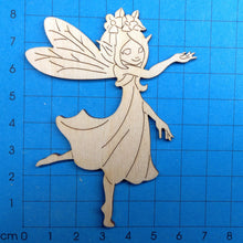 Lade das Bild in den Galerie-Viewer, Elfe tanzend aus Holz
