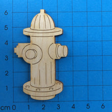 Lade das Bild in den Galerie-Viewer, Hydrant aus Holz