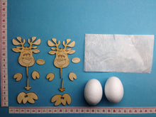 Lade das Bild in den Galerie-Viewer, Rentierdame "Elli" aus Holz und Styropor