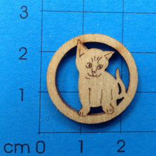 Lade das Bild in den Galerie-Viewer, Schmuckteil aus Holz, verschiedene Figuren 2cm