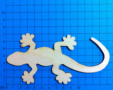 Lade das Bild in den Galerie-Viewer, Gecko aus Holz