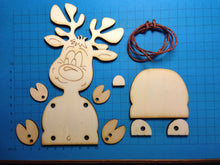 Lade das Bild in den Galerie-Viewer, Rentier aus Holz, Schlenker-Figur