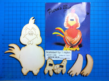 Lade das Bild in den Galerie-Viewer, Gockel schüchtern als Standfigur aus Holz