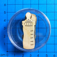 Lade das Bild in den Galerie-Viewer, Babyflasche aus Holz