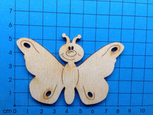 Lade das Bild in den Galerie-Viewer, Schmetterling lustig aus Holz
