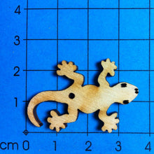 Lade das Bild in den Galerie-Viewer, Gecko aus Holz