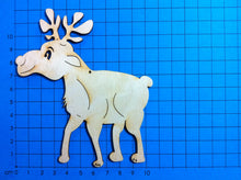 Lade das Bild in den Galerie-Viewer, Rentier nach vorne schauend aus Holz