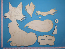 Lade das Bild in den Galerie-Viewer, Füchsin als Standfigur aus Holz