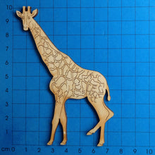 Lade das Bild in den Galerie-Viewer, Giraffenkuh aus Holz