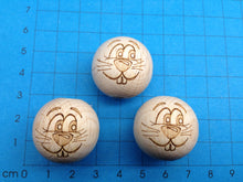 Lade das Bild in den Galerie-Viewer, Holzkugeln mit Gesicht (25mm)