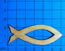 Lade das Bild in den Galerie-Viewer, Fische mit Ausschnitt aus Holz