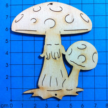 Lade das Bild in den Galerie-Viewer, Fliegenpilz mit Kind aus Holz