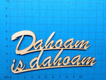 Lade das Bild in den Galerie-Viewer, Schriftzug "Dahoam is dahoam" aus Holz