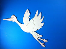 Lade das Bild in den Galerie-Viewer, Storch fliegend aus Holz