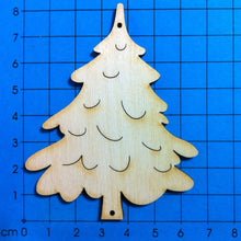 Lade das Bild in den Galerie-Viewer, Tannenbaum breit aus Holz