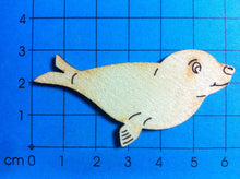 Lade das Bild in den Galerie-Viewer, Robben aus Holz