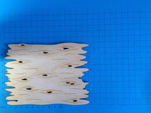 Lade das Bild in den Galerie-Viewer, Schild mit Brettoptik aus Holz