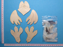 Lade das Bild in den Galerie-Viewer, Pfahltier Henne aus Holz Küken aus Holz bemalen, Bastelideen für Ostern, basteln für Osterdeko, Bastelset aus Holz zum Basteln, basteln zu Ostern mit Kindern, Osterdeko selbst gestalten, Ostereier gestalten, Osterbasteln einfach mit Kindern, Küken aus Holz, Osterdekoration aus Holz gestalten, Ostergeschenk selber basteln, basteln zu Ostern mit Kindern, Bastelset aus Holz zum Basteln, Osterbasteln einfach mit Kindern, Osterdeko selbst gestalten, Küken aus Holz, Osterdekoration aus Holz gestalten, basteln f